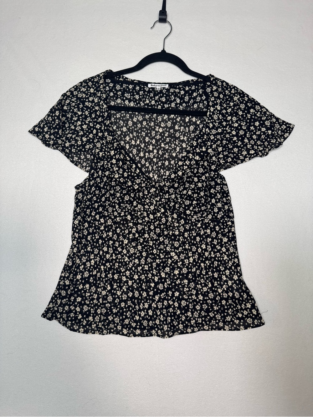 Reformation Women’s L Black Floral Tie Front Blouse V Neck Flutter Sleeve